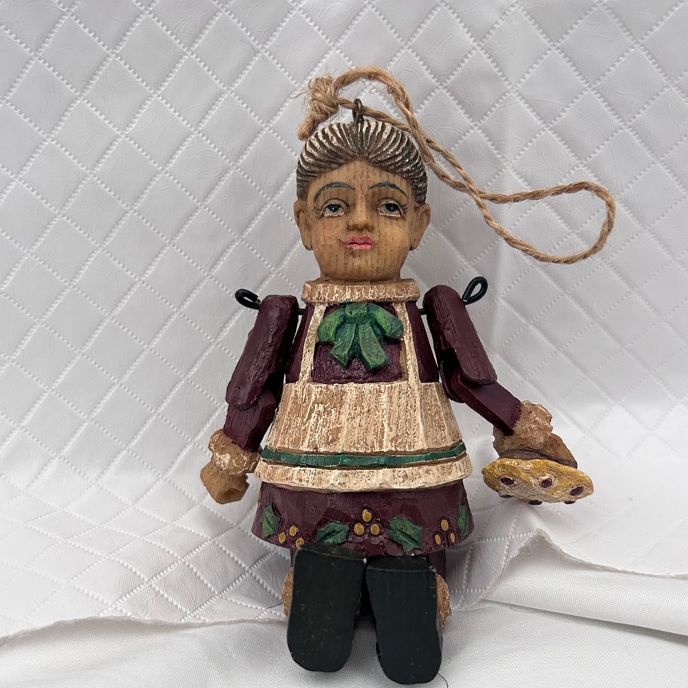 Handcrafted Holiday Ornament Woodlook Country
Christmas Mrs Claus
Baker with pie